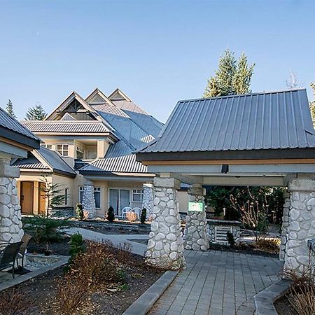 Lagoons By Cozystay Signature Уистлер Экстерьер фото