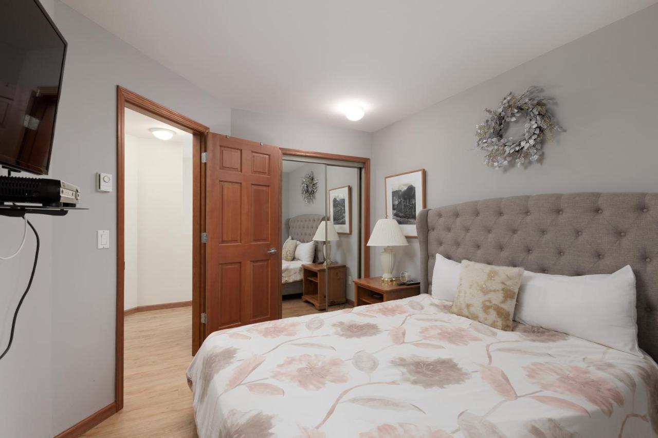 Lagoons By Cozystay Signature Уистлер Экстерьер фото